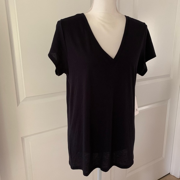 Vince Essential V Neck Tee. Size L. MSRP $80 - Picture 8 of 15